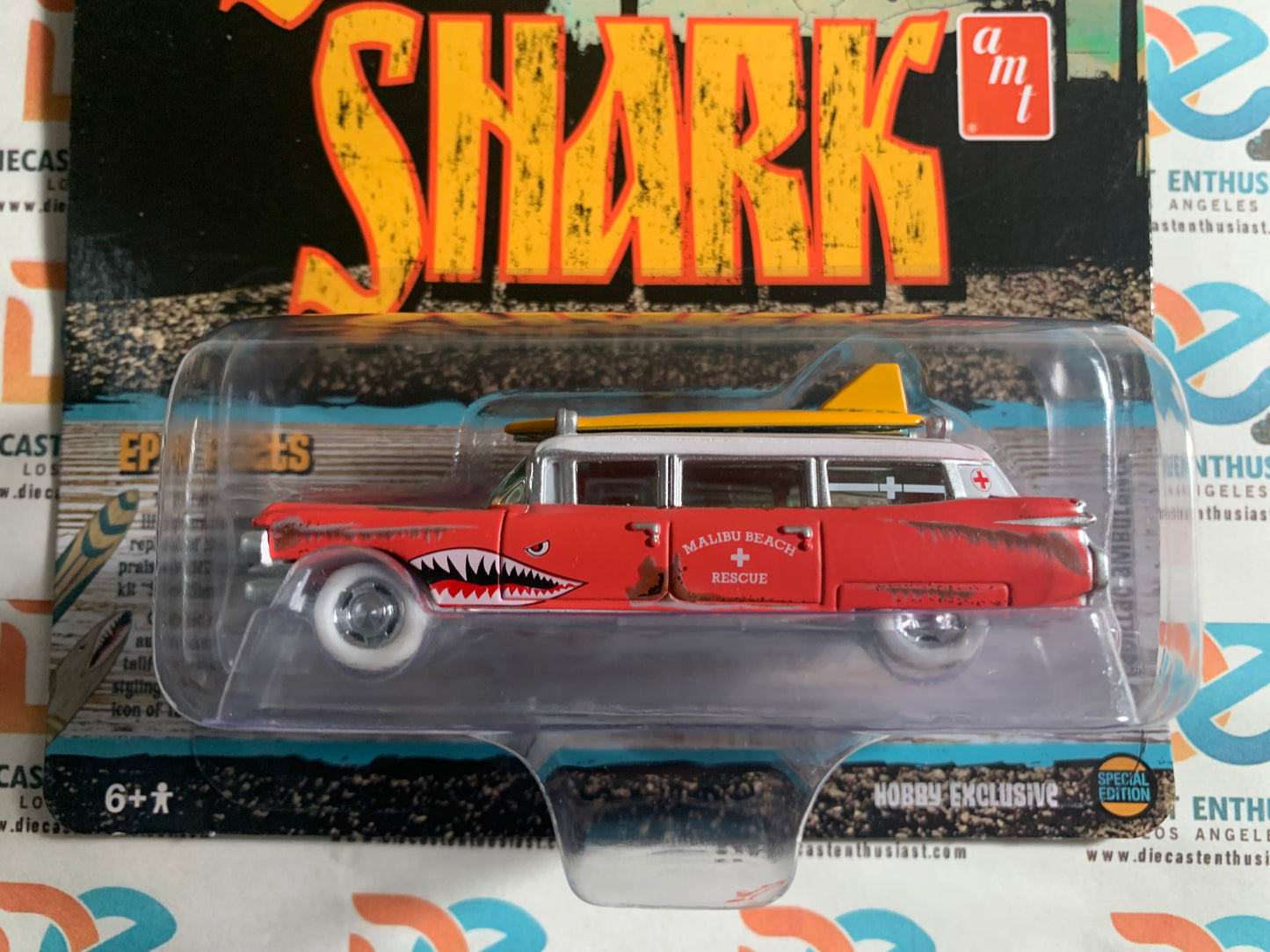 CHASE WHITE LIGHTNING Johnny Lightning Surf Shark 1959 Cadillac Ambulance Malibu Beach Rescue Orange 1:64