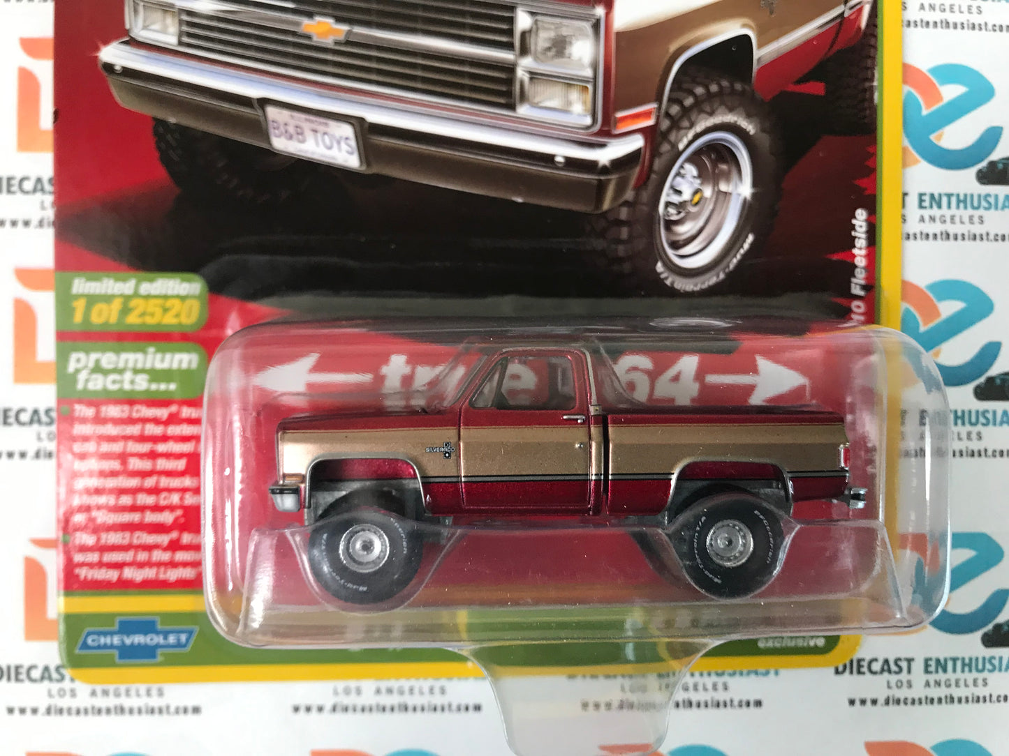 CHASE Auto World Exclusives 1983 Chevy Silverado K10 Fleetside Red Gold 1:64