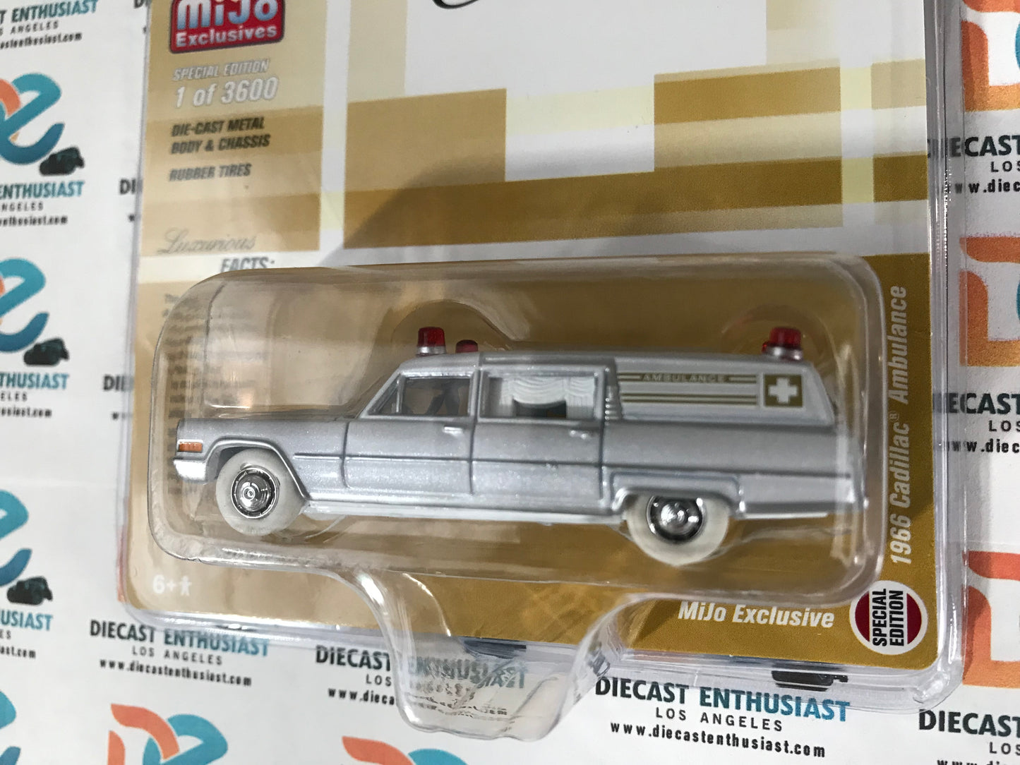 CHASE WHITE LIGHTNING Johnny Lightning 1966 Cadillac Ambulance Hearse 1:64