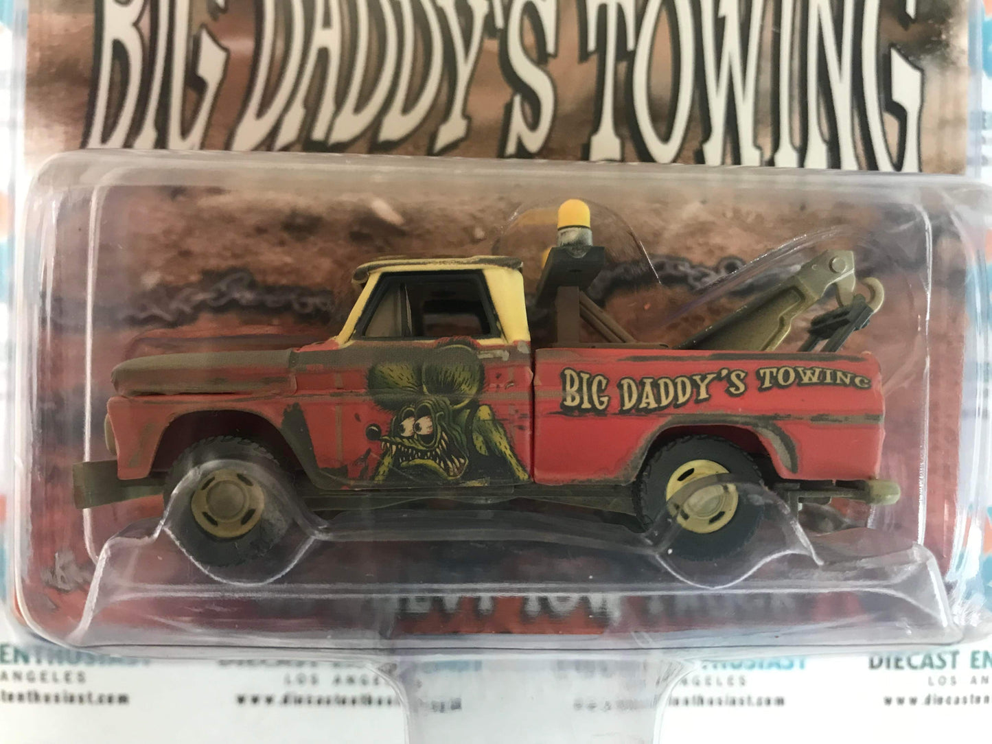 Johnny Lightning Exclusives Rat Fink Big Daddy's Towing 65 Chevy Tow Truck 1:64