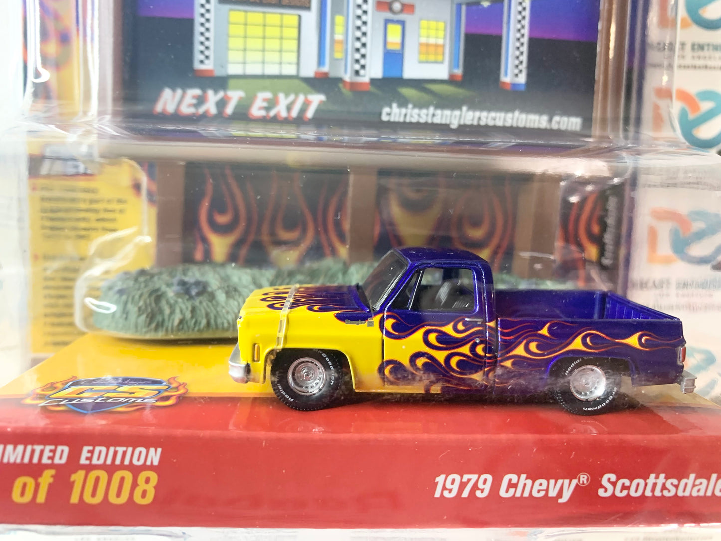 Auto World CS Customs Exclusives Billboard Diorama 1979 Chevy Scottsdale Blue Yellow Flames 1:64