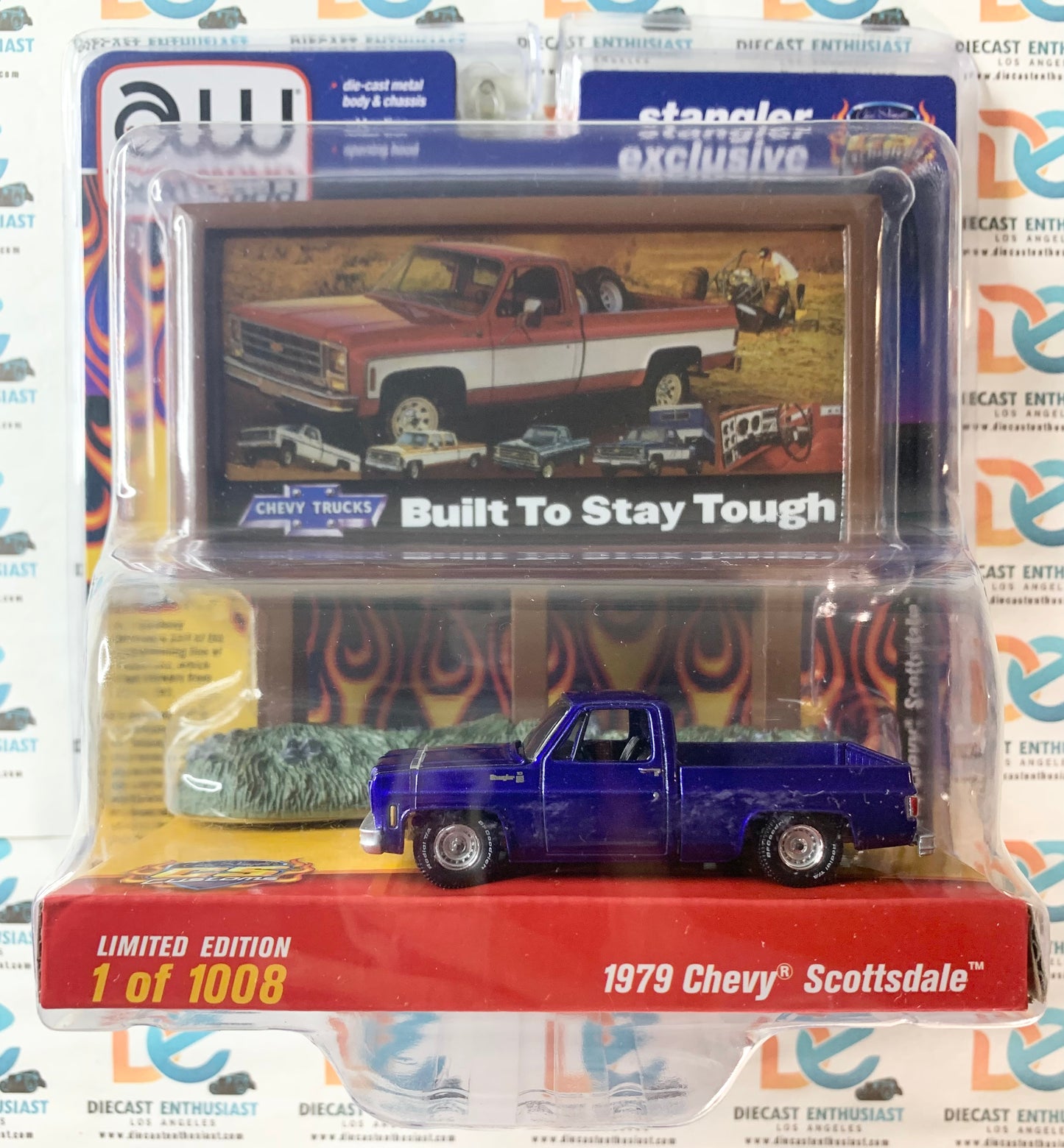 Auto World CS Customs Exclusives Billboard Diorama 1979 Chevy Scottsdale Blue 1:64