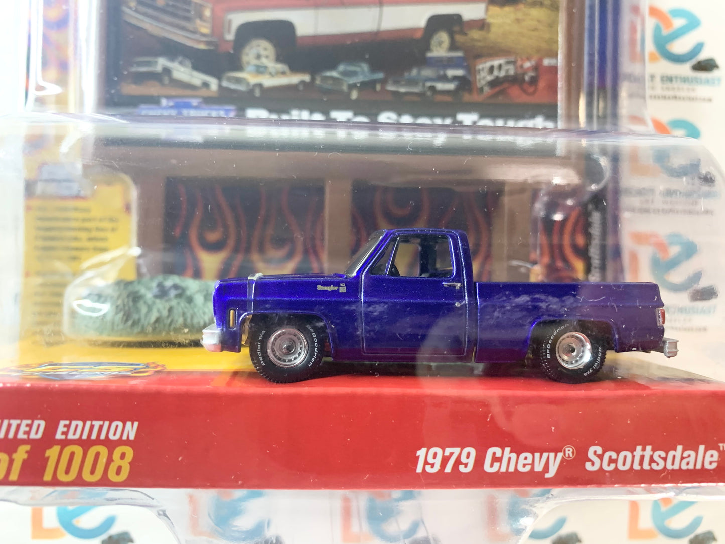 Auto World CS Customs Exclusives Billboard Diorama 1979 Chevy Scottsdale Blue 1:64