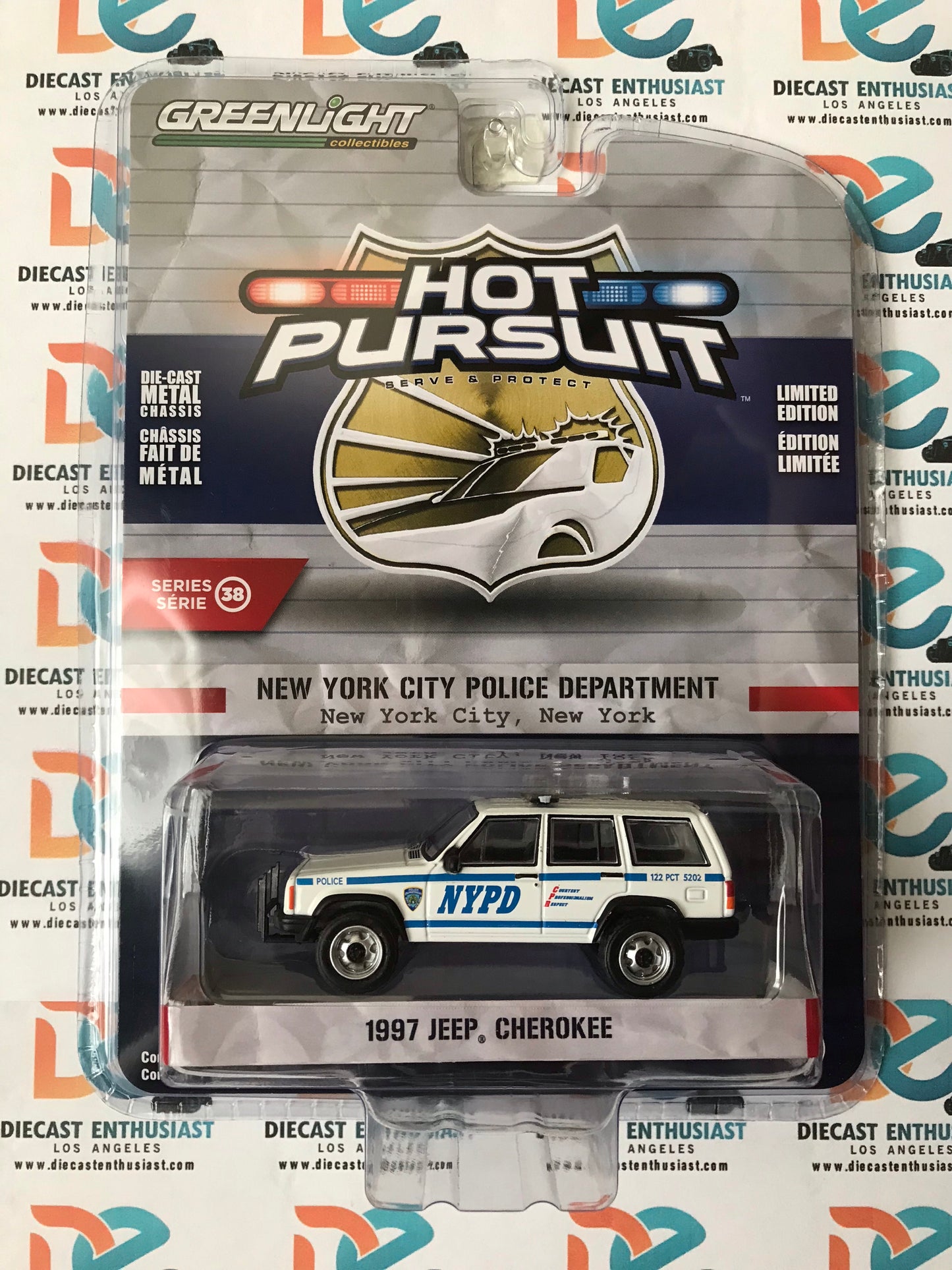Greenlight Hot Pursuit New York Police Department NYPD 1997 Jeep Cherokee White 1:64