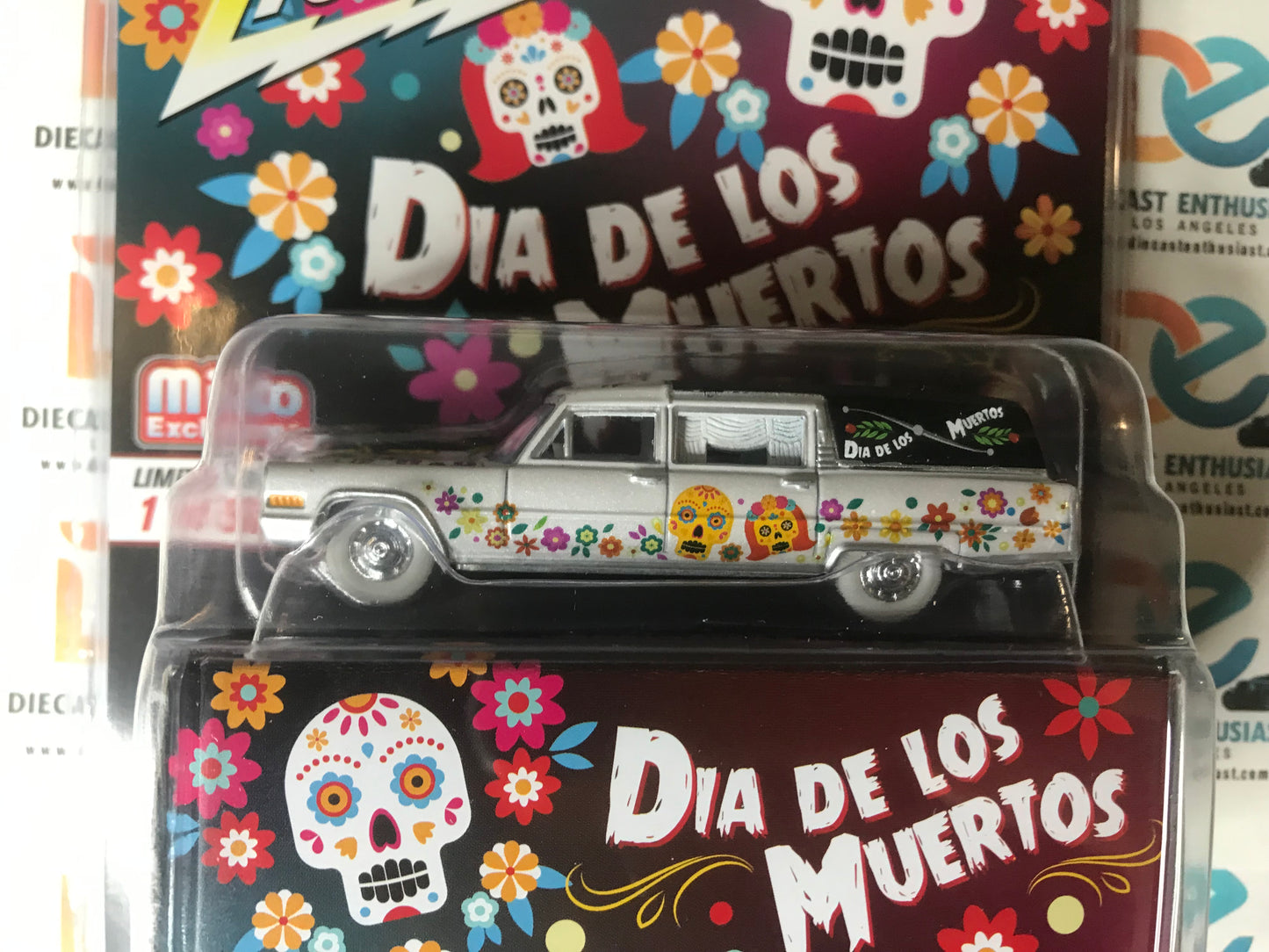 CHASE WHITE LIGHTNING Johnny Lightning Mijo Exclusives Dia De Los Muertos 1966 Cadillac Hearse 1:64
