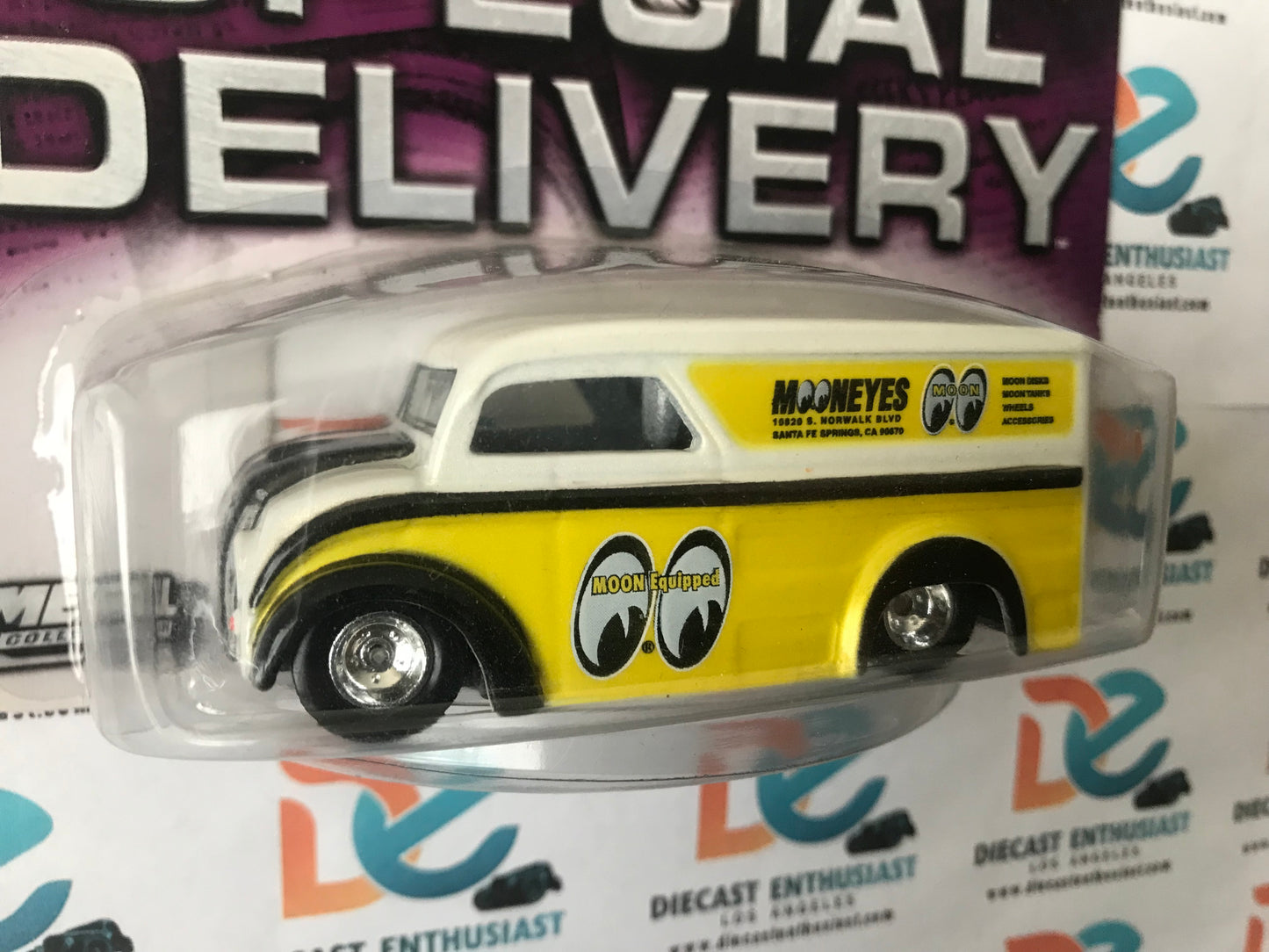 Hot Wheels Special Delivery Dairy Delivery Mooneyes 1:64