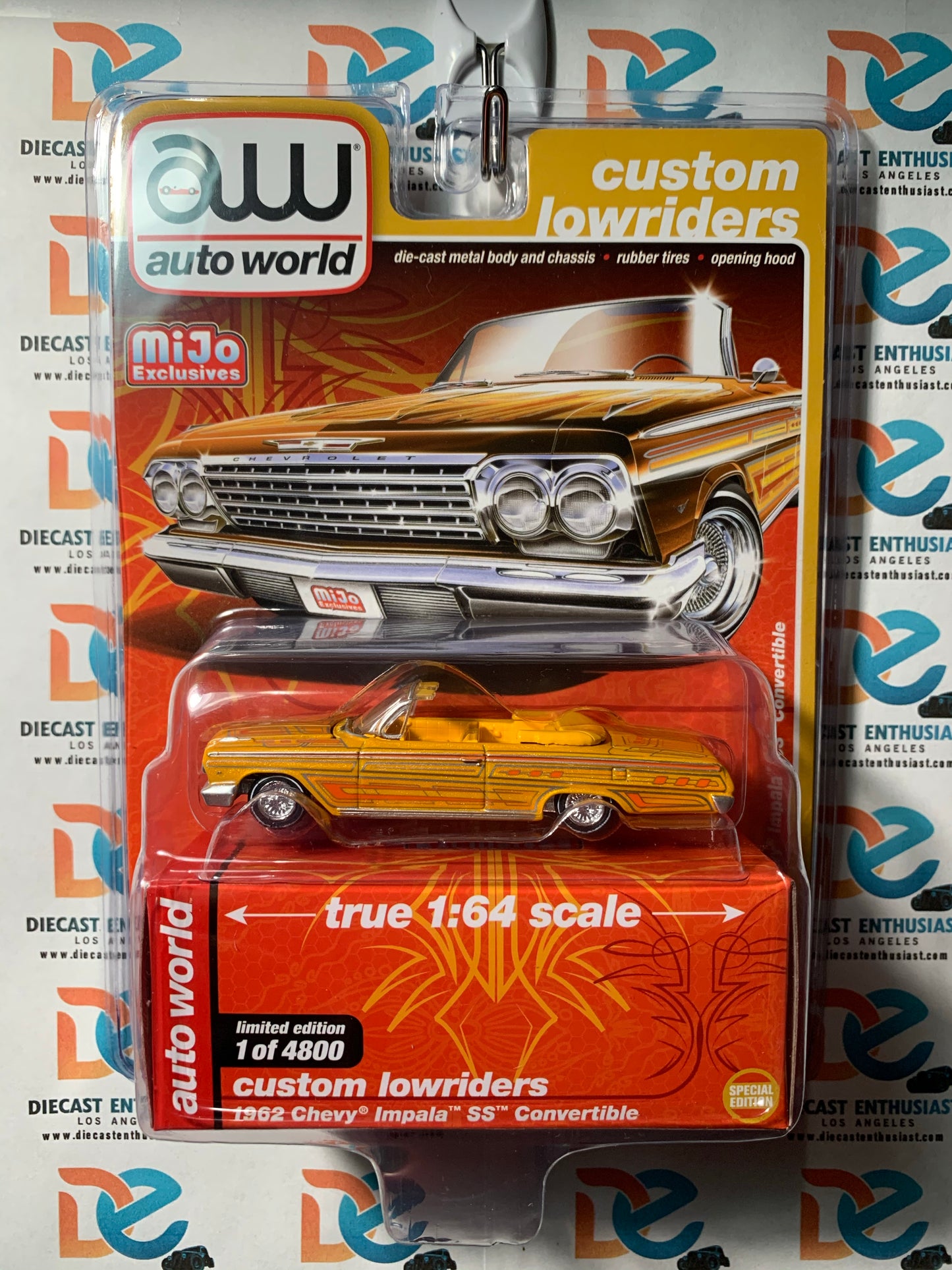 Auto World Custom Lowriders 1962 Chevrolet Impala Convertible Yellow 1:64