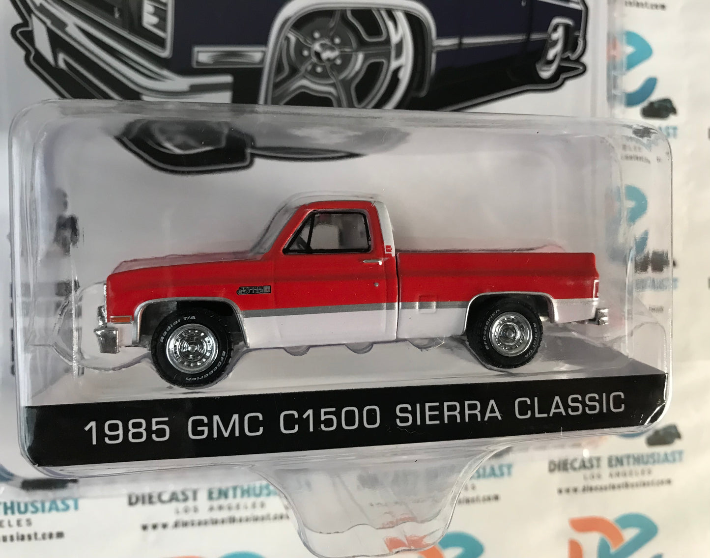 Greenlight Squarebody USA Exclusives 1985 GMC C1500 Sierra Classic Red White 1:64