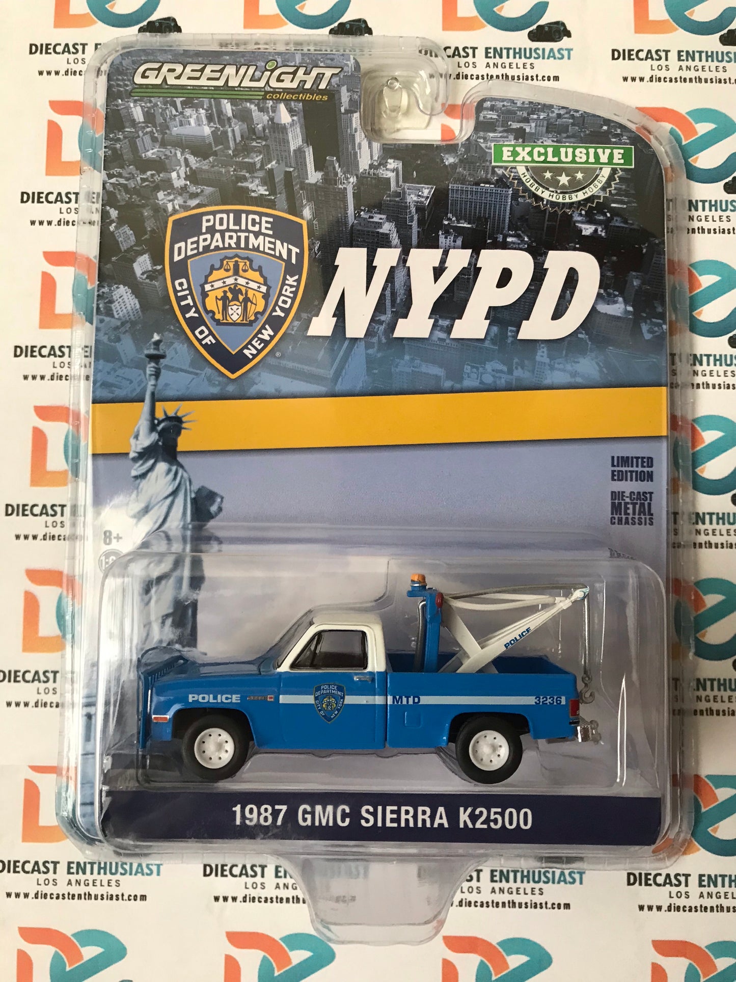 Greenlight NYPD 1987 GMC Sierra K2500 Tow Hook Police Car 1:64