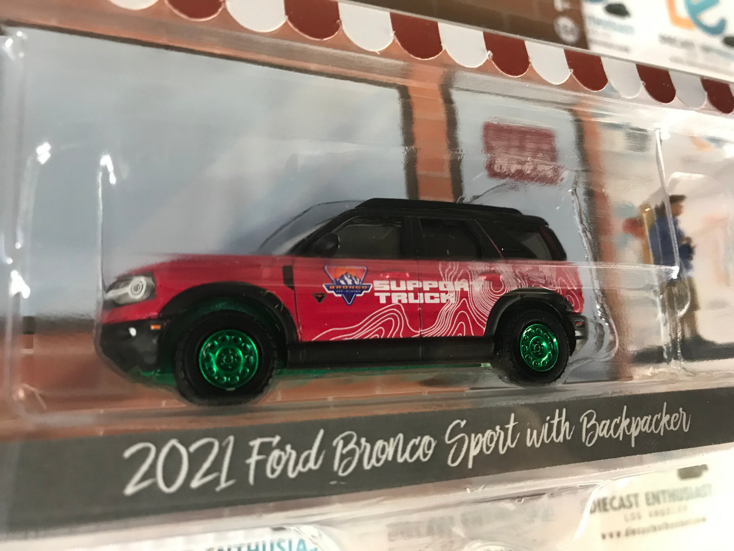 CHASE GREEN MACHINES Greenlight The Hobby Shop 2021 Ford Bronco Sport Badlands with Backpacker 1:64