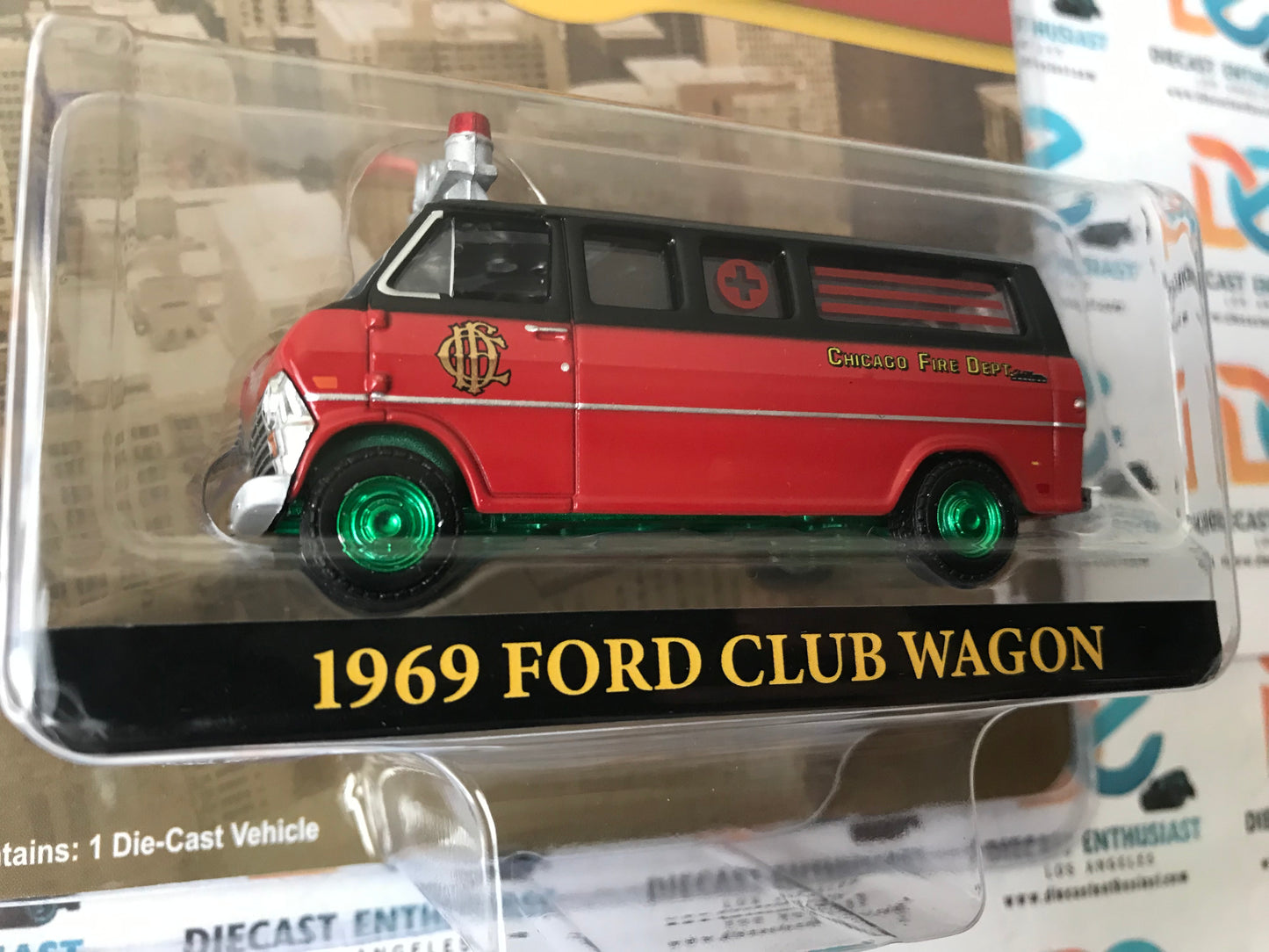 CHASE GREEN MACHINES Greenlight Chicago Fire Department 1969 Ford Club Wagon Ambulance 1:64