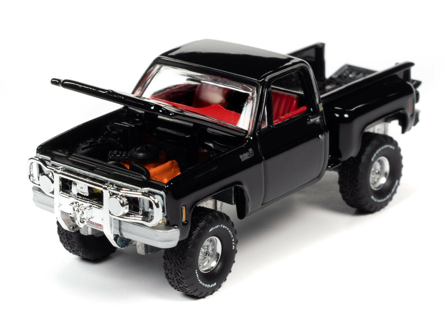 Auto World Muscle Trucks 1980 Chevrolet Custom Deluxe 10 Stepside Black 1:64
