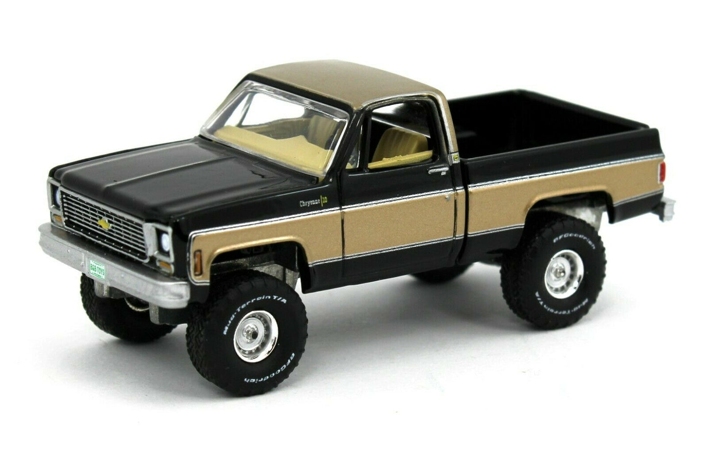 Auto World Exclusives 1973 Chevy Cheyenne K10 Fleetside Black Gold 1:64