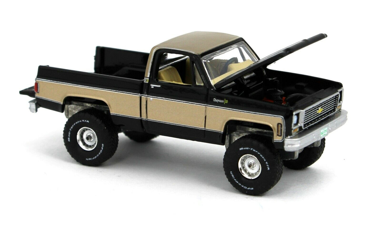 Auto World Exclusives 1973 Chevy Cheyenne K10 Fleetside Black Gold 1:64