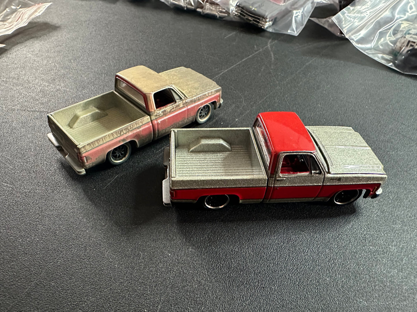 LOOSE Auto World Georgia Barn Finds Exclusives 1979 Chevy Silverado Fleetside Pair Clean & Rusty Version 1:64