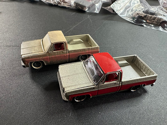 LOOSE Auto World Georgia Barn Finds Exclusives 1979 Chevy Silverado Fleetside Pair Clean & Rusty Version 1:64