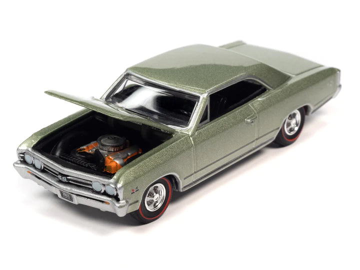 Auto World Vintage Muscle 1967 Chevy Chevelle SS 396 Mountain Green Poly 1:64