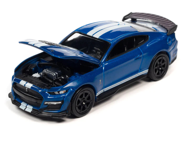 Auto World Modern Muscle 2021 Shelby GT500 Carbon Fiber Track Pack Velocity Blue 1:64