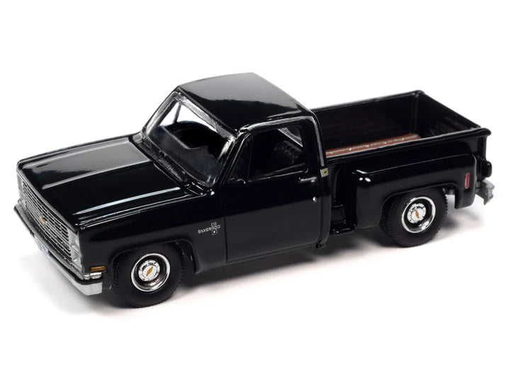 Auto World Muscle Trucks 1983 Chevy Silverado Stepside Black 1:64