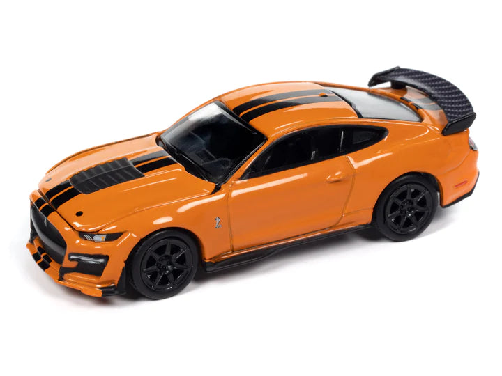 Auto World Modern Muscle 2021 Ford Mustang Shelby GT500 Carbon Fiber Track Pack Twister Orange 1:64