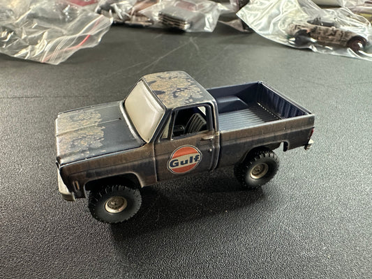 LOOSE Auto World CTC Exclusives 1978 Chevy K10 Pickup 4X4 Gulf Rusty Navy Blue 1:64