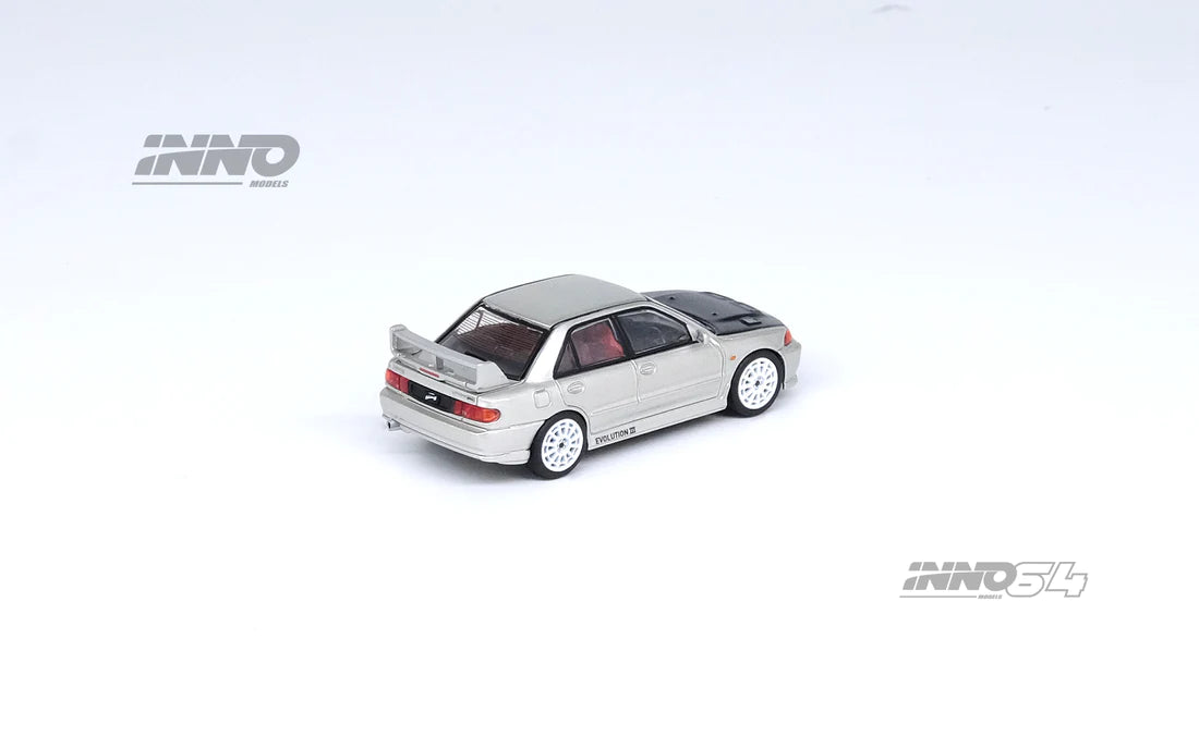 Inno64 Mitsubishi Lancer Evolution III Silver Carbon Bonnet 1:64