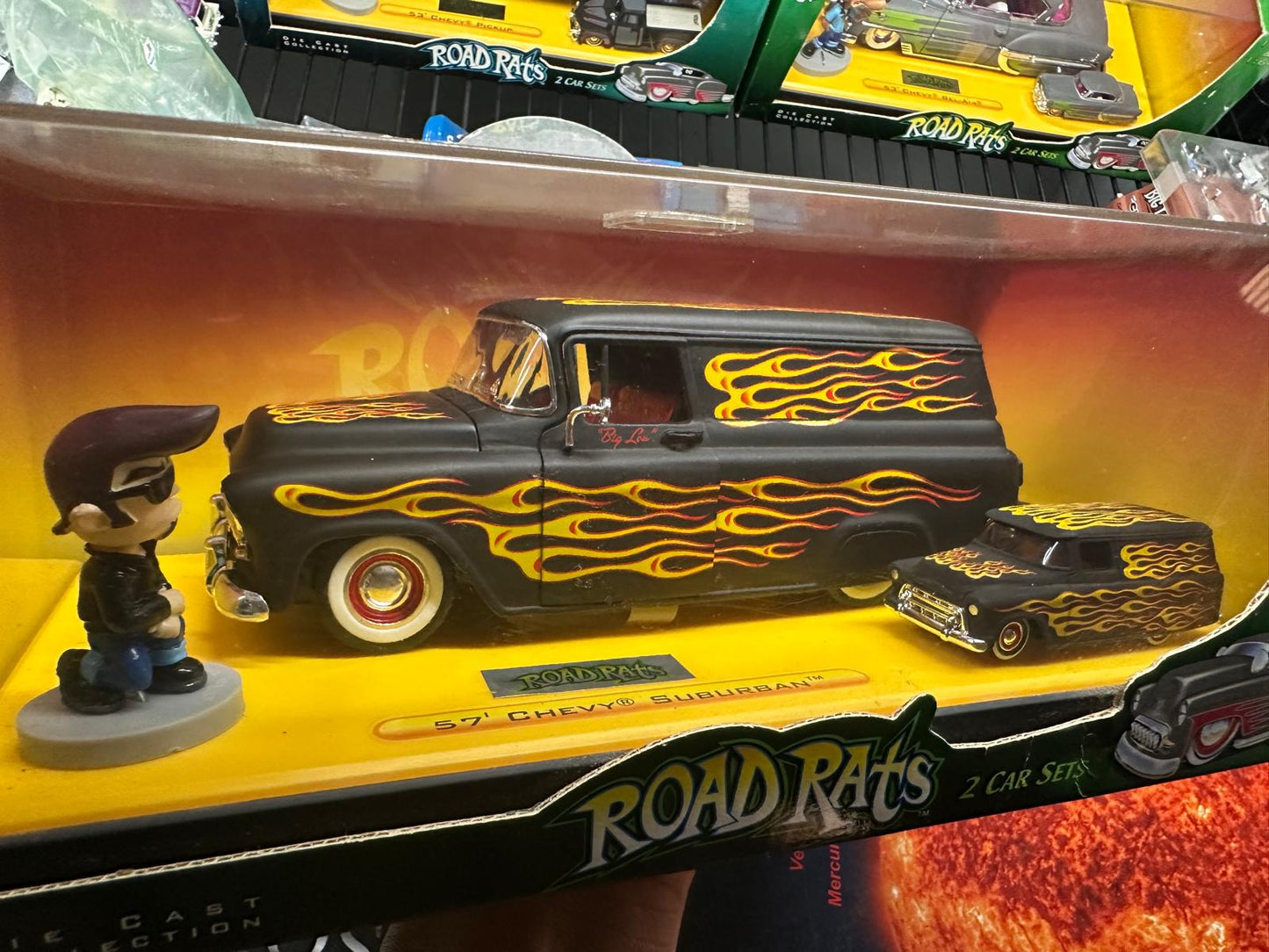 Jada Toys Road Rats Series 57 Chevy Suburban with Figure 1:24 1:64