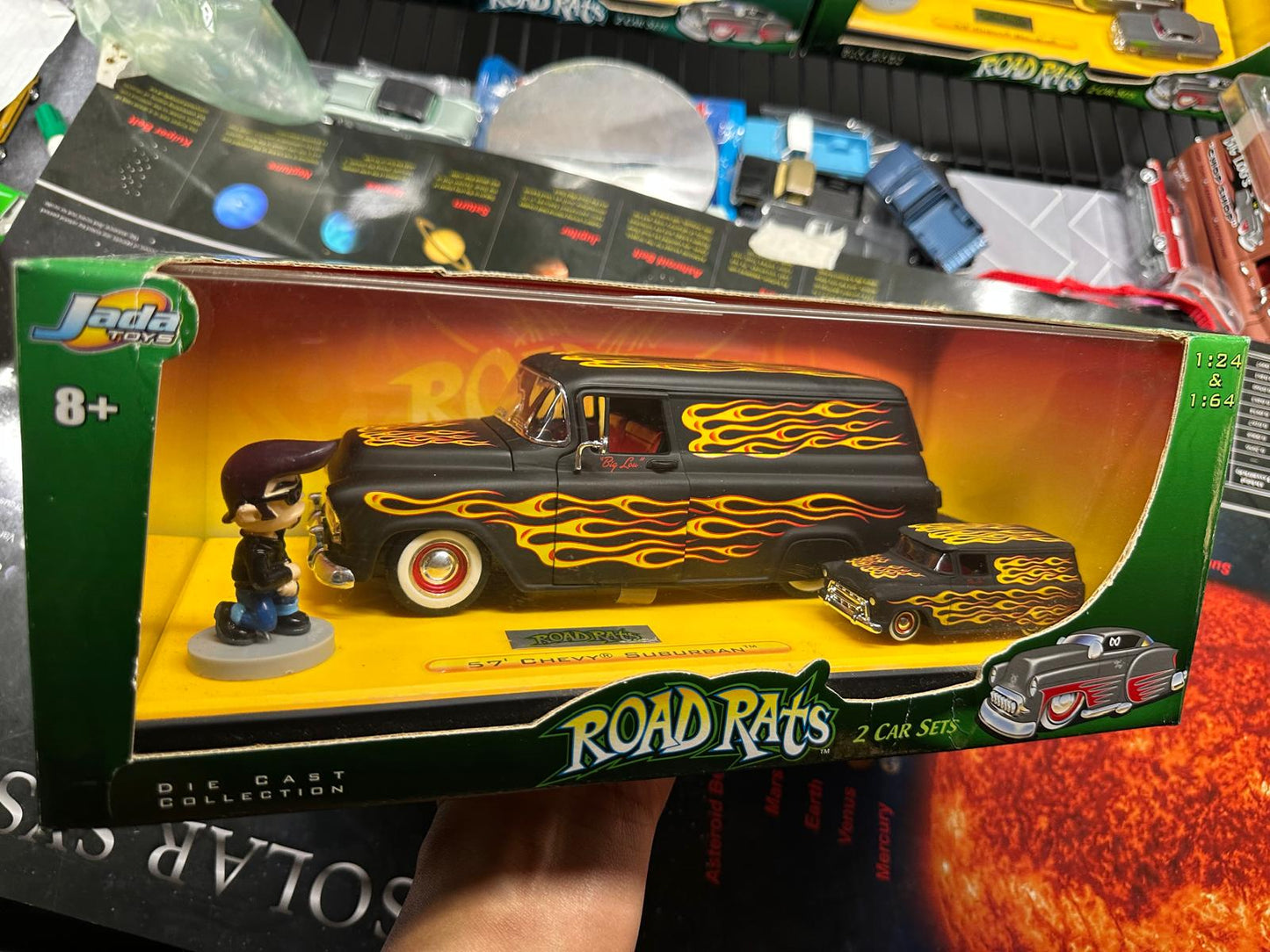 Jada Toys Road Rats Series 57 Chevy Suburban with Figure 1:24 1:64
