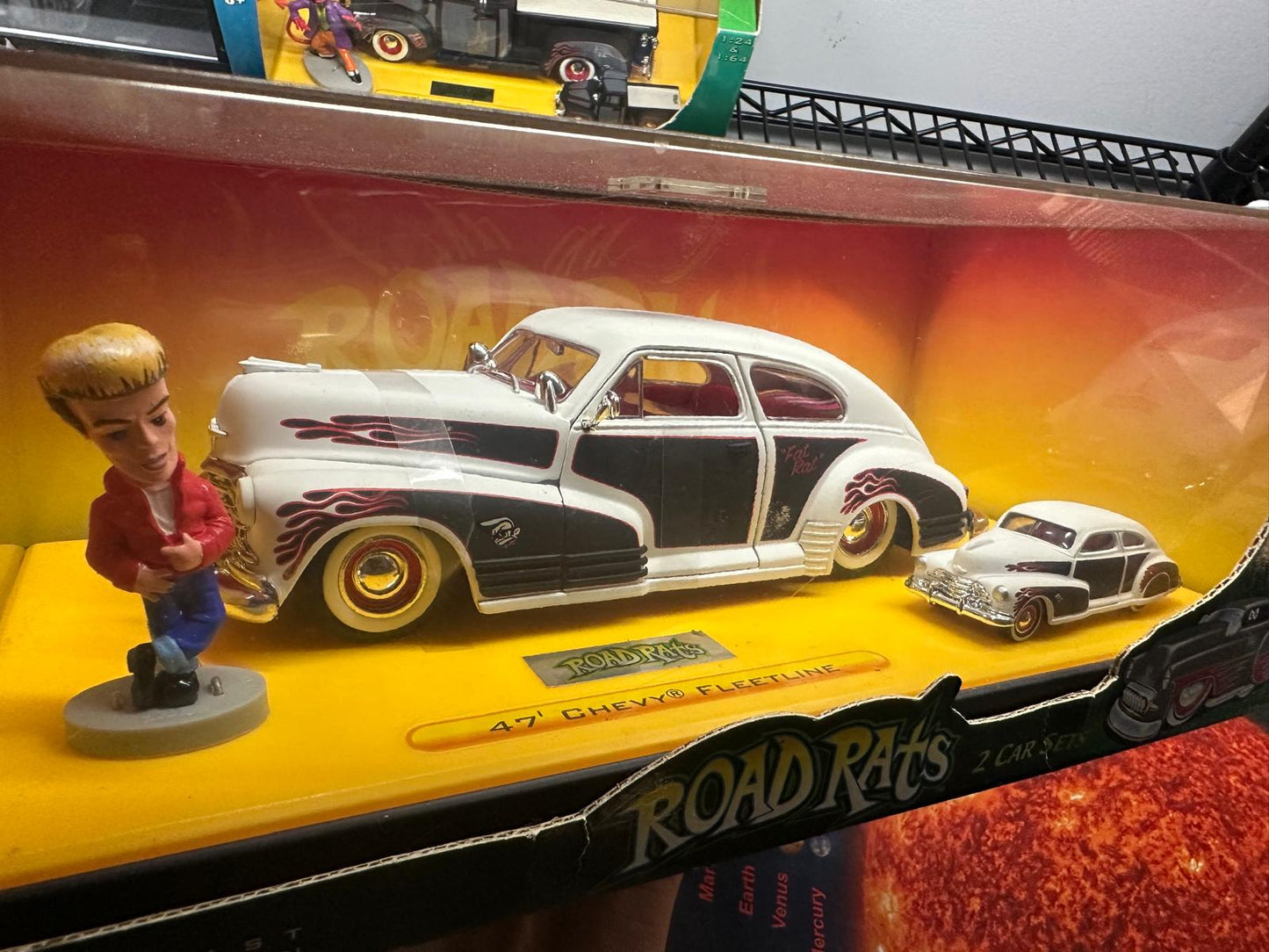 Jada Toys Road Rats Series 47 Chevy Fleetline with Figure 1:24 1:64