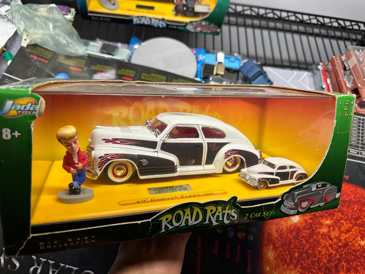 Jada Toys Road Rats Series 47 Chevy Fleetline with Figure 1:24 1:64