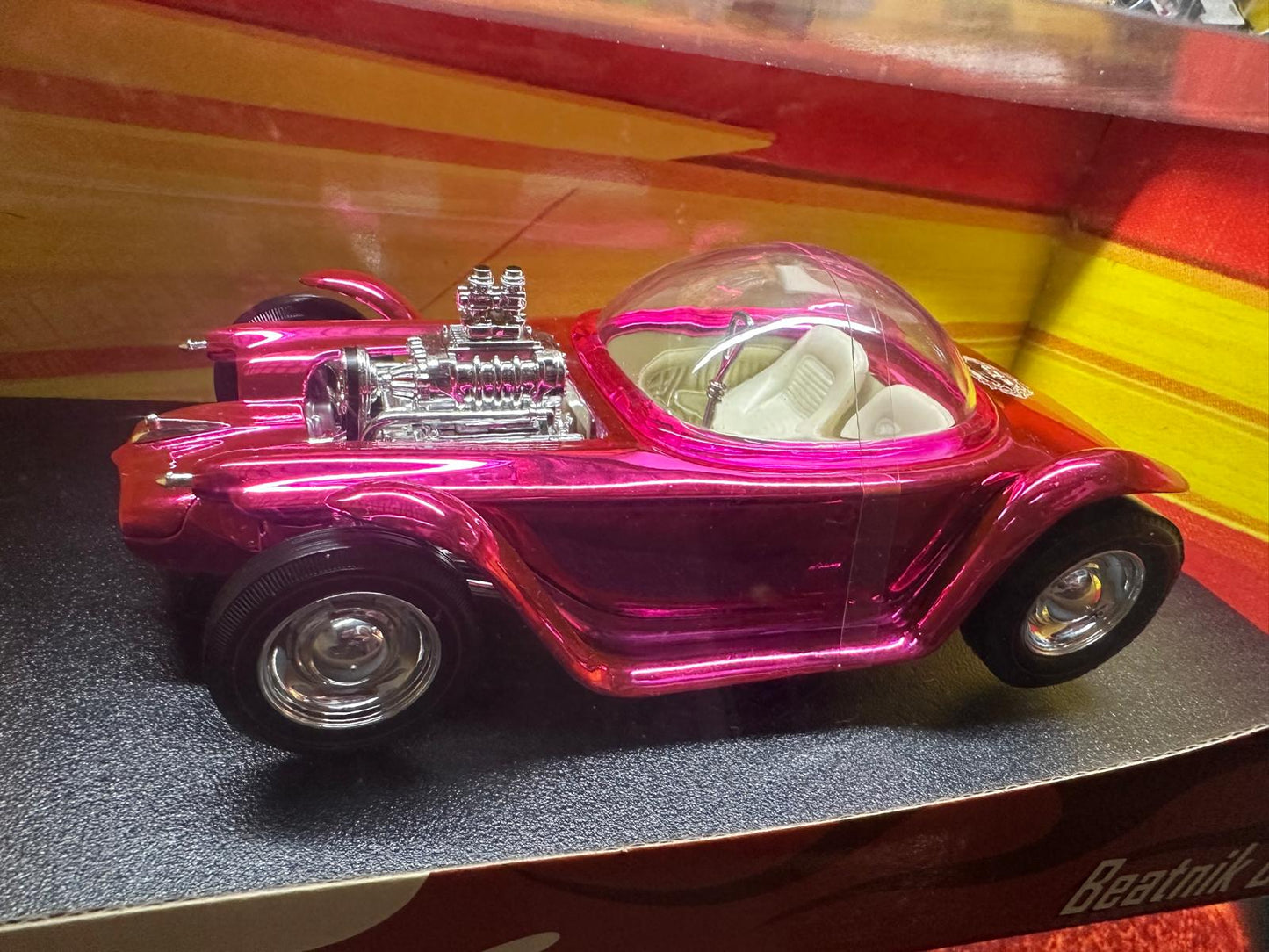 Hot Wheels 35 Anniversary Collectors Series Beatnik Bandit Pink 1:18