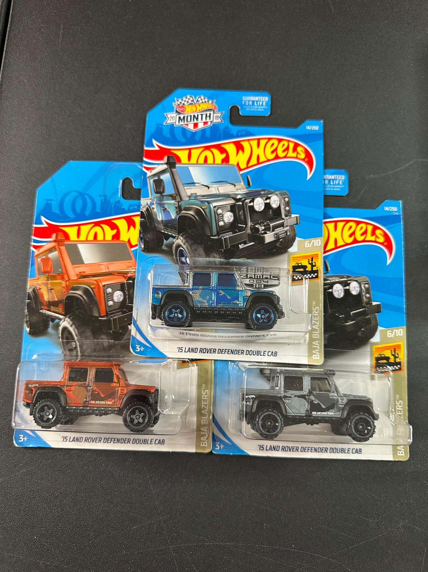 Hot Wheels 15 Land Rover Defender Double Cab Set of 3 1:64