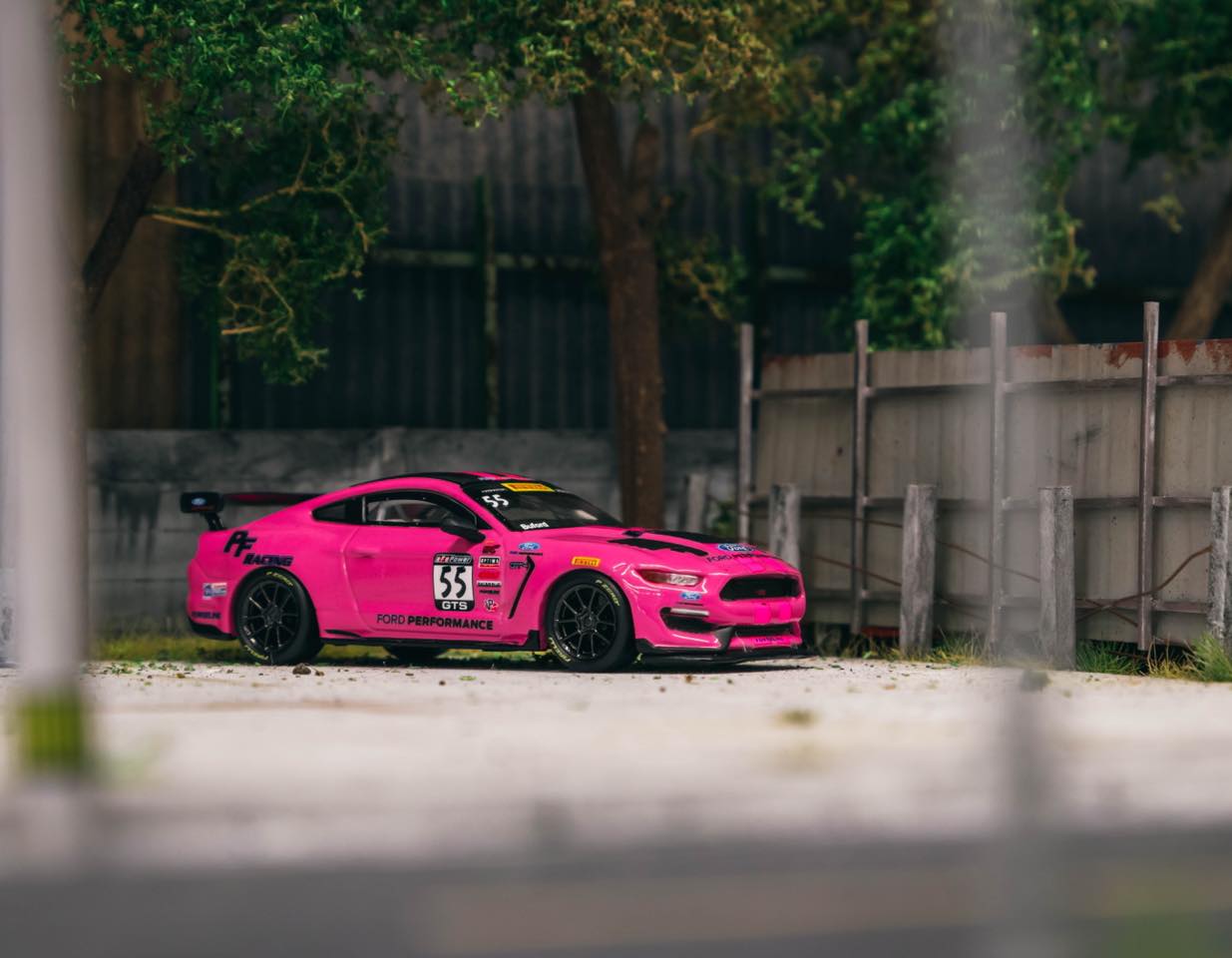 Tarmac Works Global64 Ford Mustang GT4 Pirelli World Challenge 2018 Pink