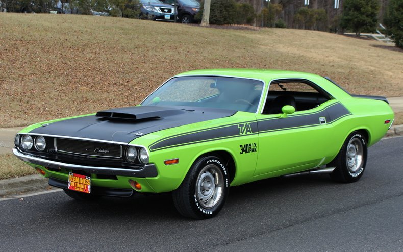 Auto World Vintage Muscle 1970 Dodge Challenger T/A Green Go 1:64