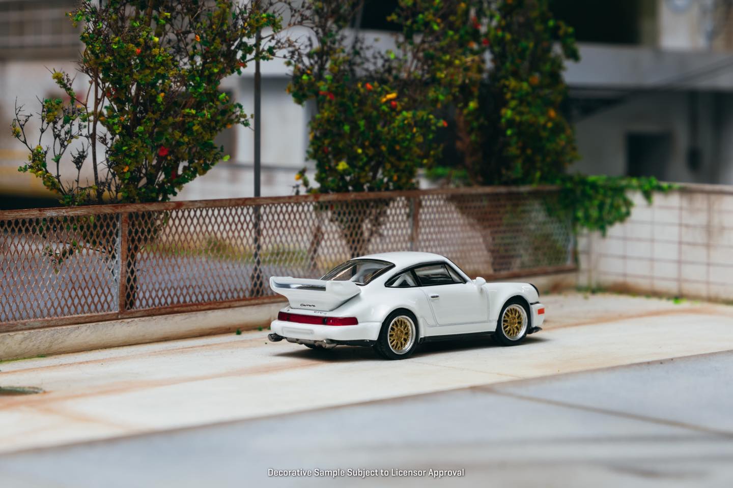 Schuco Tarmac Works Porsche 911 RSR 3.8 White 1:64