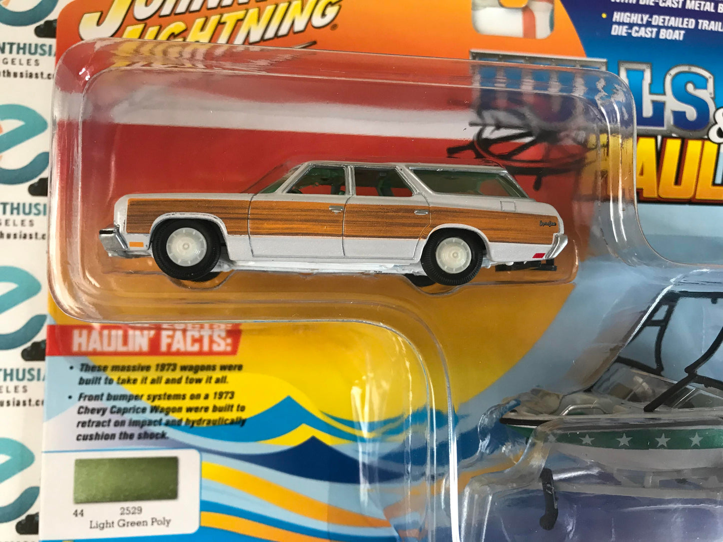 CHASE Johnny Lightning Hulls & Haulers 1973 Chevy Caprice with Boat & Trailer Light Green Poly 1:64