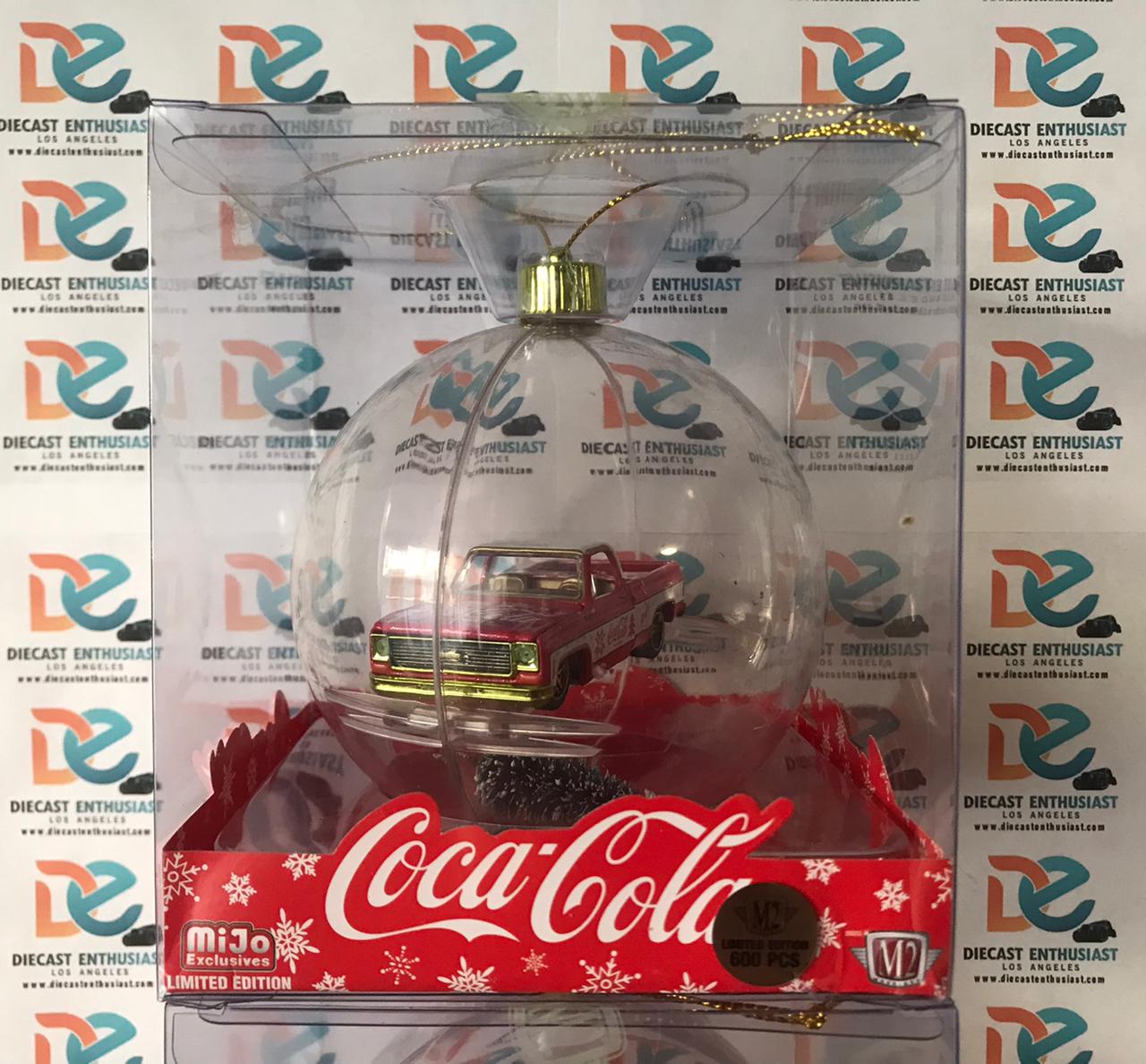 CHASE M2 Machines Mijo Exclusives Coca Cola Ornament 1973 Chevrolet Fleetline with Tree Christmas 1:64