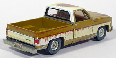 Auto World Mississippi Barn Finds 1973 Chevy Cheyenne Fleetside Weathered Brown Version 1:64