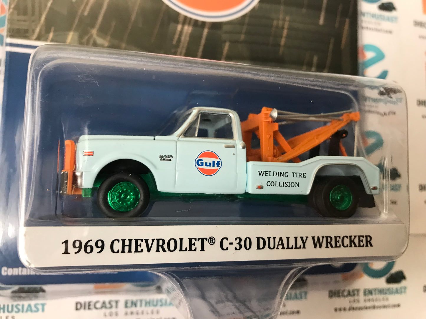 CHASE GREEN MACHINES Greenlight 1969 Chevrolet C-30 Dually Wrecker Gulf 1:64