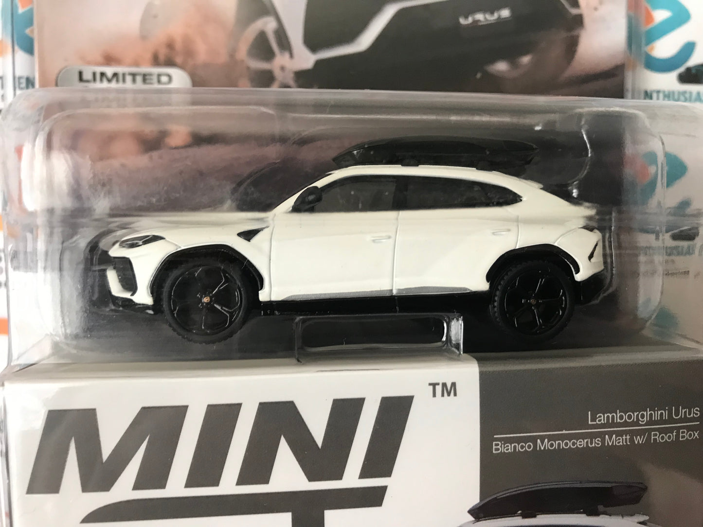 CHASE Mini GT Mijo Exclusives 220 Lamborghini Urus Bianco Monocerus with Roofbox White 1:64