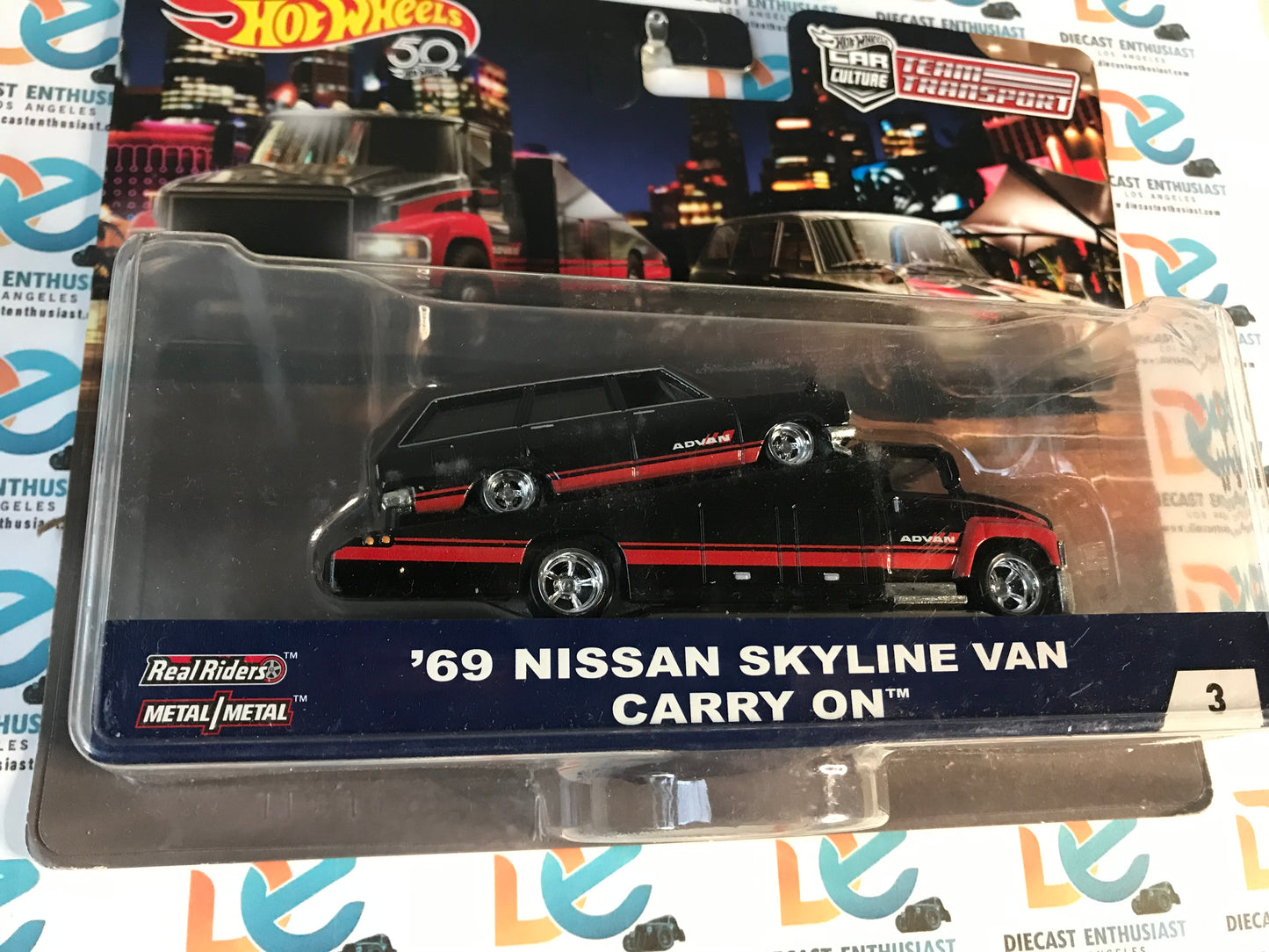Hot Wheels Team Transport 69 Nissan Skyline Van Carry On Advan 1:64