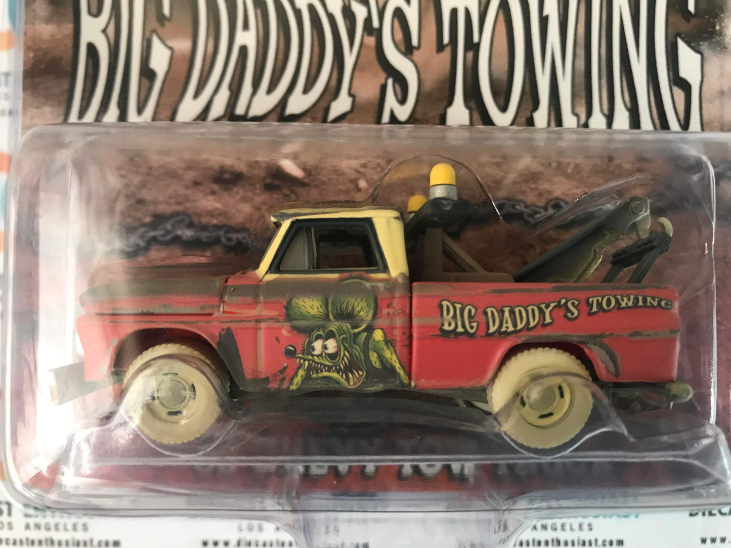 CHASE Johnny Lightning Exclusives Rat Fink Big Daddy's Towing 65 Chevy Tow Truck 1:64