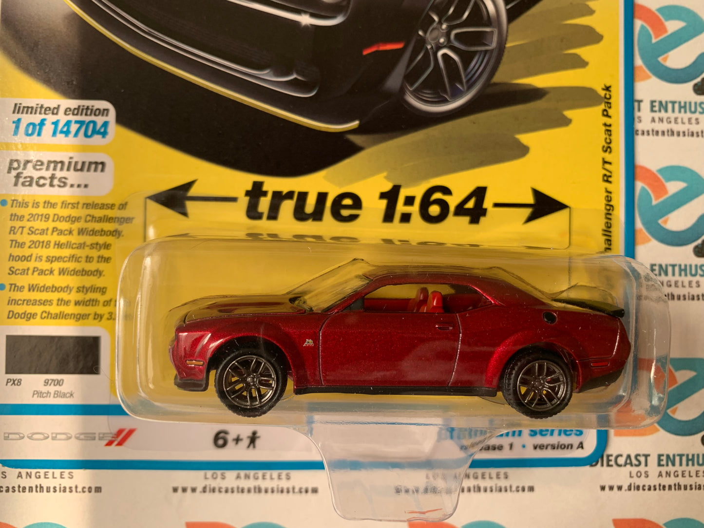 CHASE ULTRA RED Auto World 2019 Dodge Challenger R/T Scat Pack Black 1:64