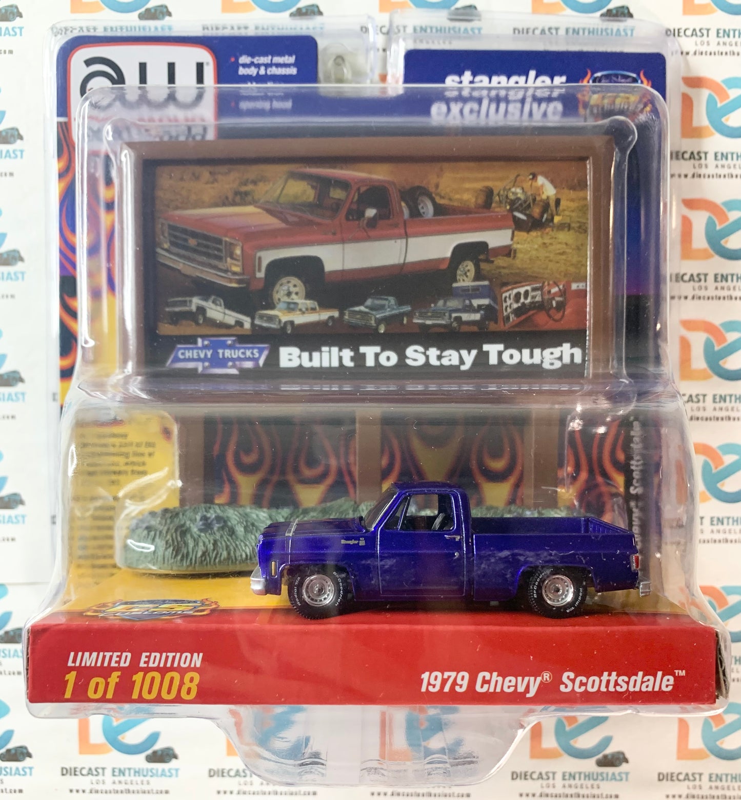 Auto World CS Customs Exclusives Billboard Diorama 1979 Chevy Scottsdale Blue 1:64