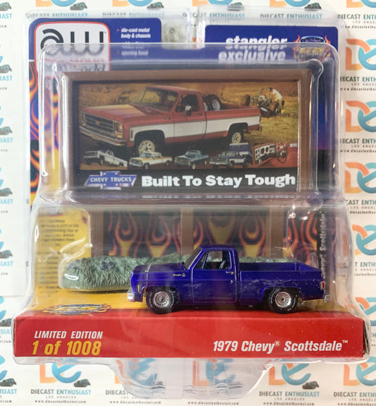 Auto World CS Customs Exclusives Billboard Diorama 1979 Chevy Scottsdale Blue 1:64