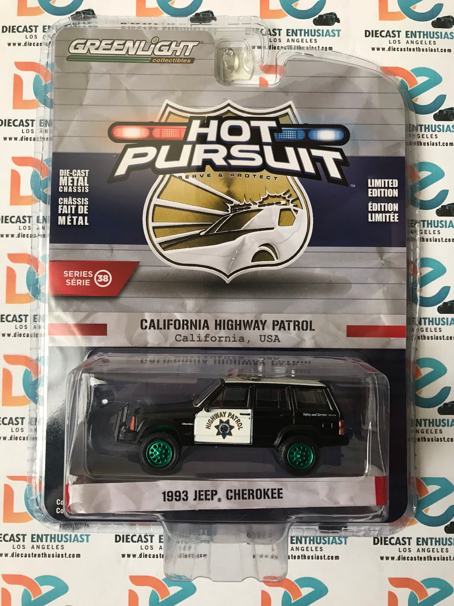 CHASE GREEN MACHINES Greenlight Hot Pursuit California Highway Patrol Police 1993 Jeep Cherokee Black White 1:64