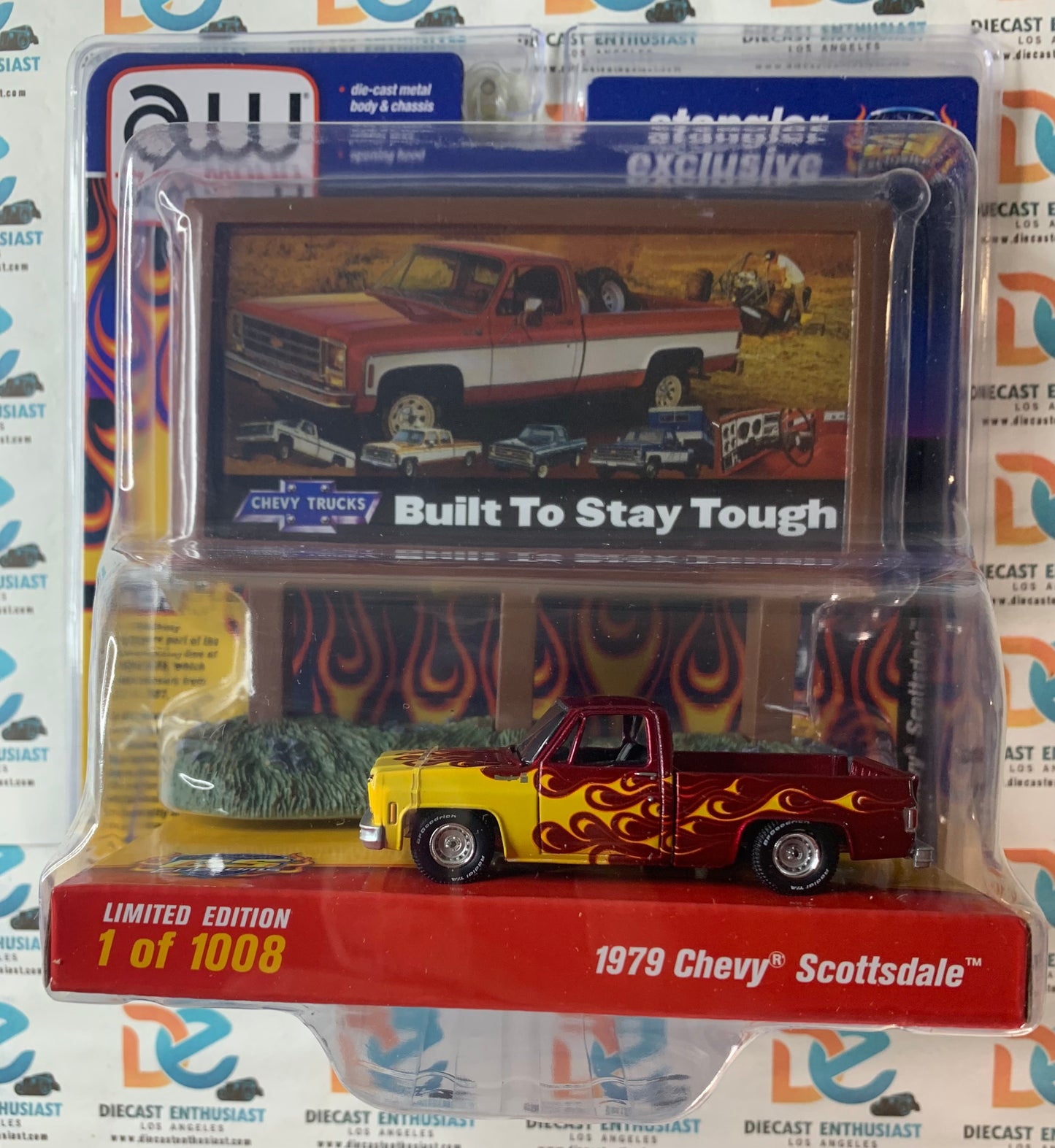 CHASE Auto World CS Customs Exclusives Billboard Diorama 1979 Chevy Scottsdale Blue 1:64