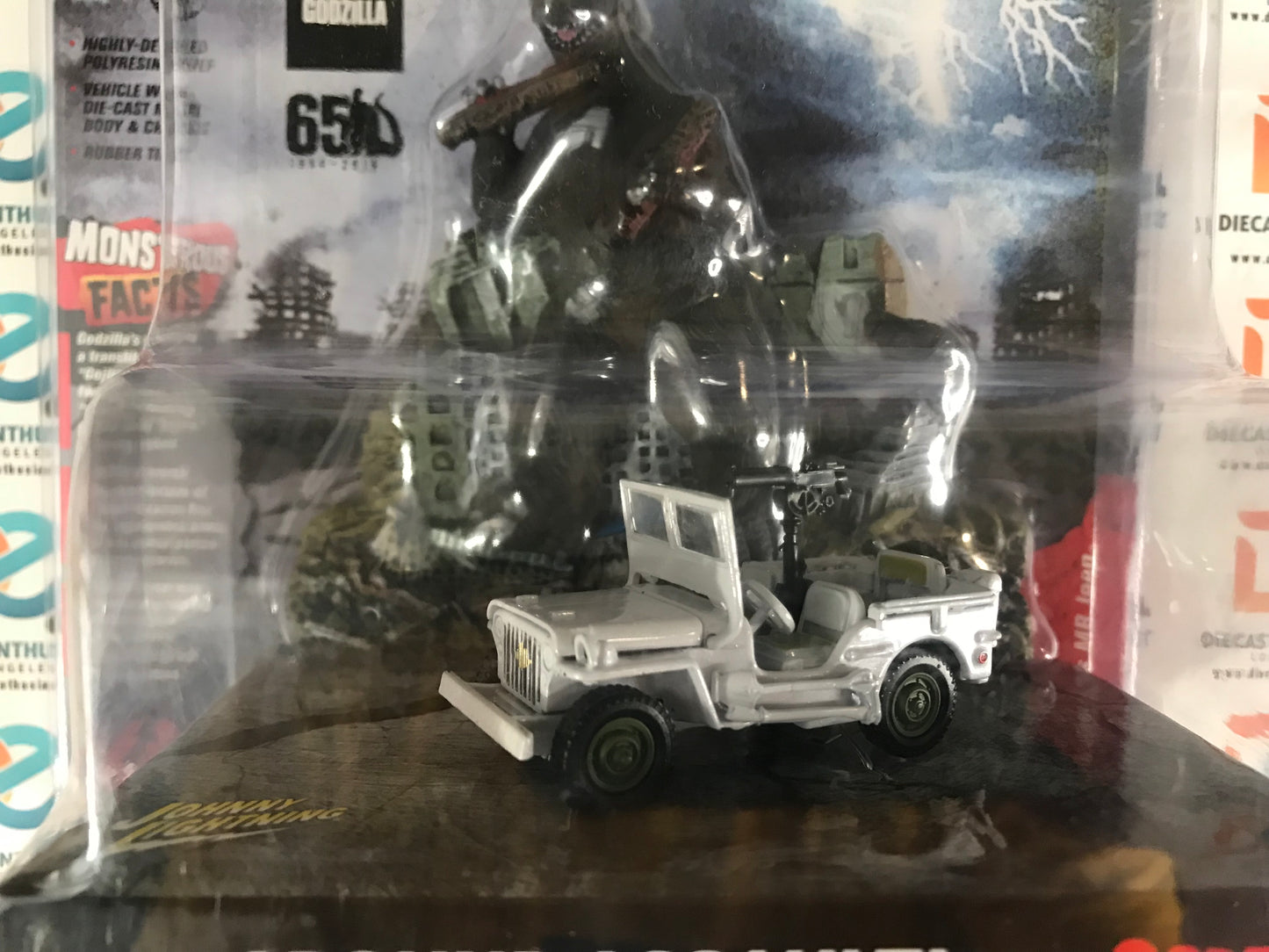CHASE WHITE LIGHTNING Johnny Lightning Godzilla Jeep Willys Diorama 1:64