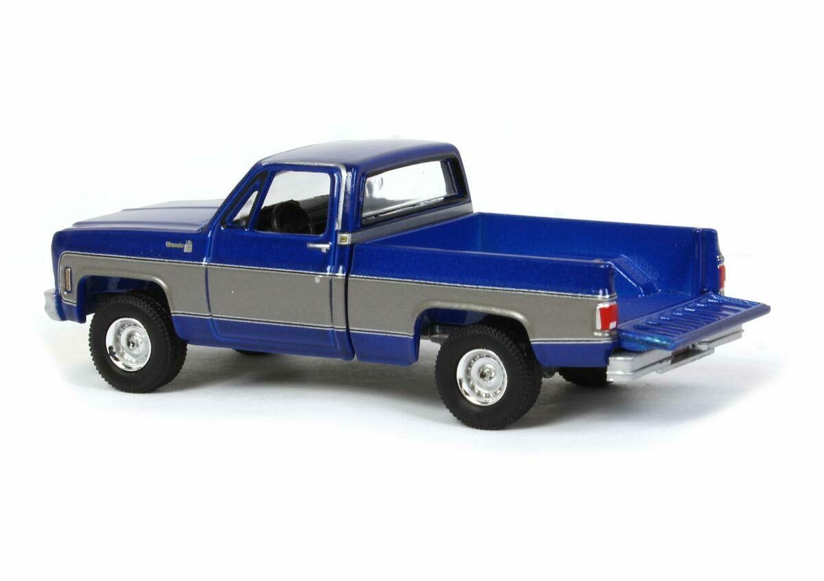 Auto World Exclusives 1978 Chevy Silverado K10 Fleetside Blue Grey 1:64