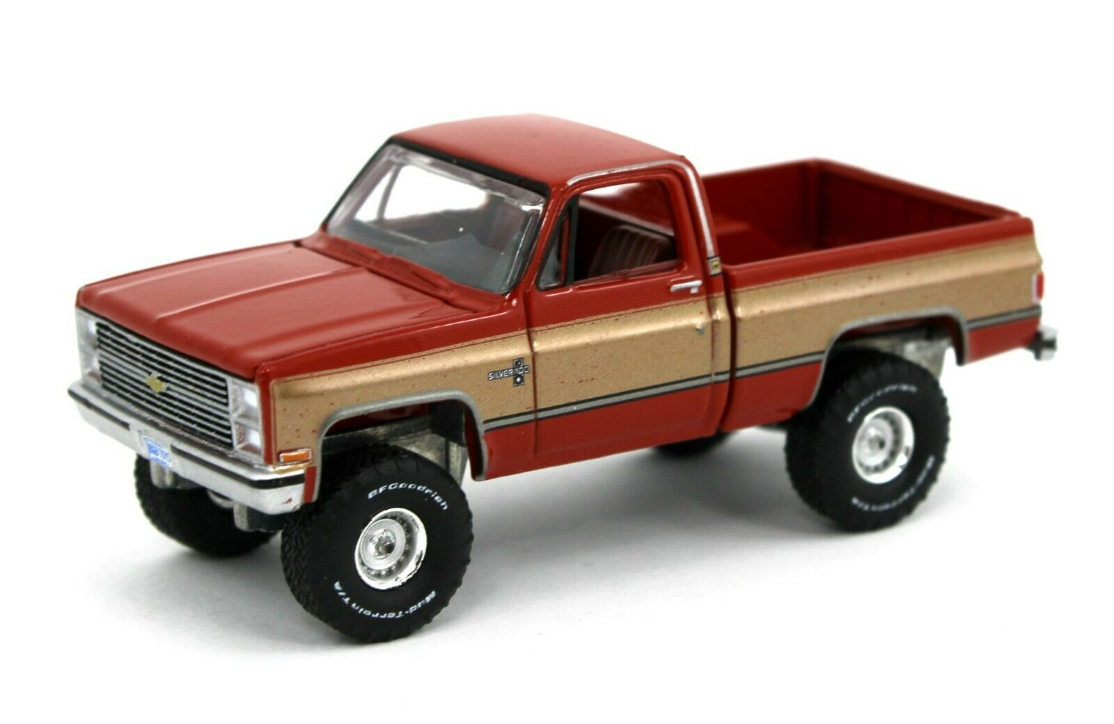 Auto World Exclusives 1983 Chevy Silverado K10 Fleetside Red Gold 1:64